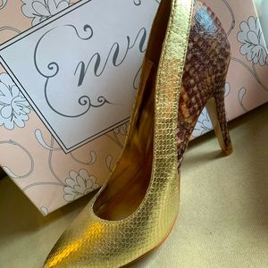 High heel pumps sz 8 Gold/copper Envy New with box